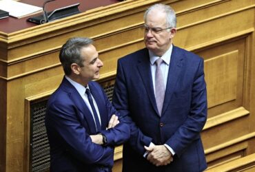 3ff2edb7-tasoulas-mitsotakis-370x250.jpg